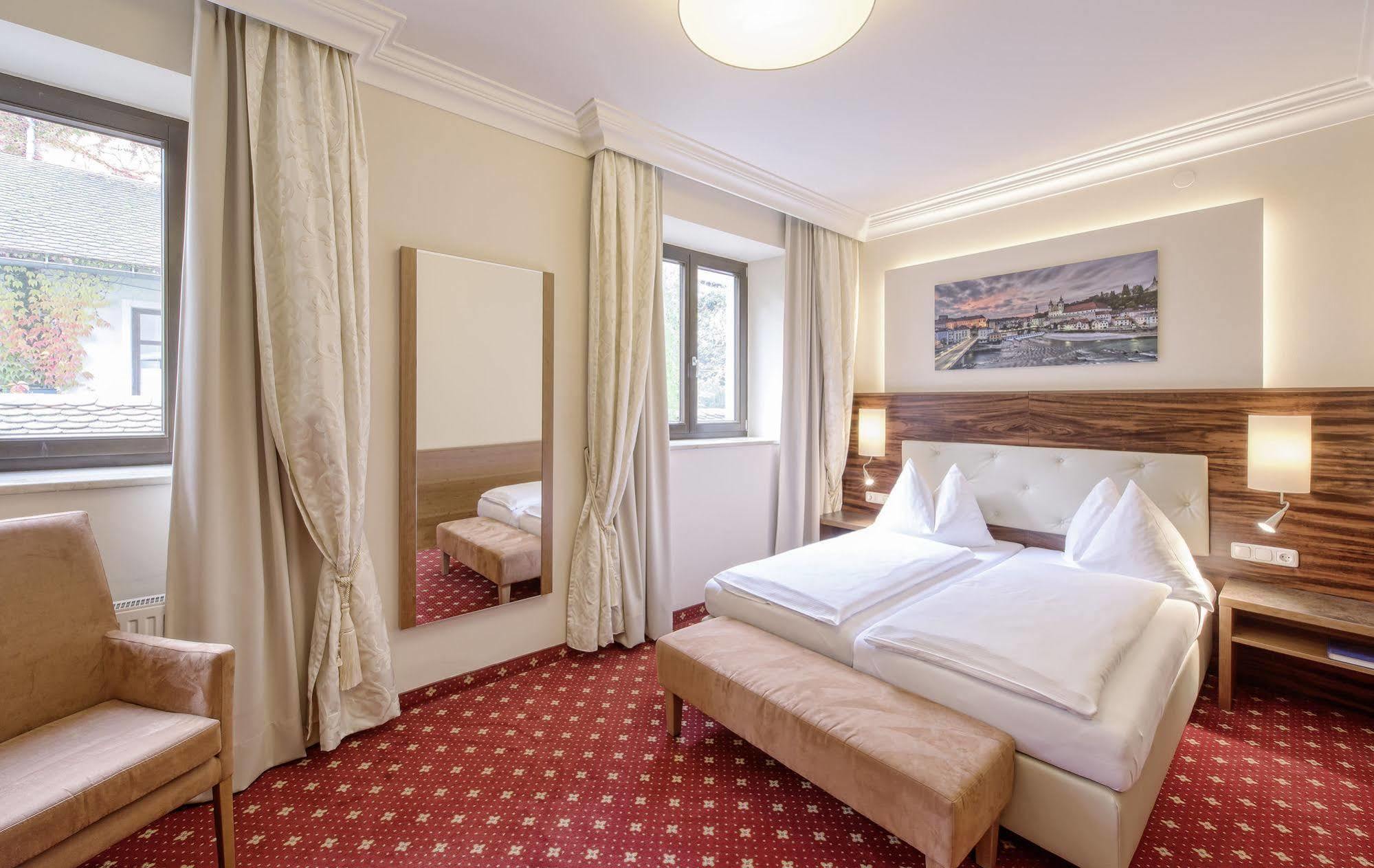 Hotel Mader Штайр Экстерьер фото