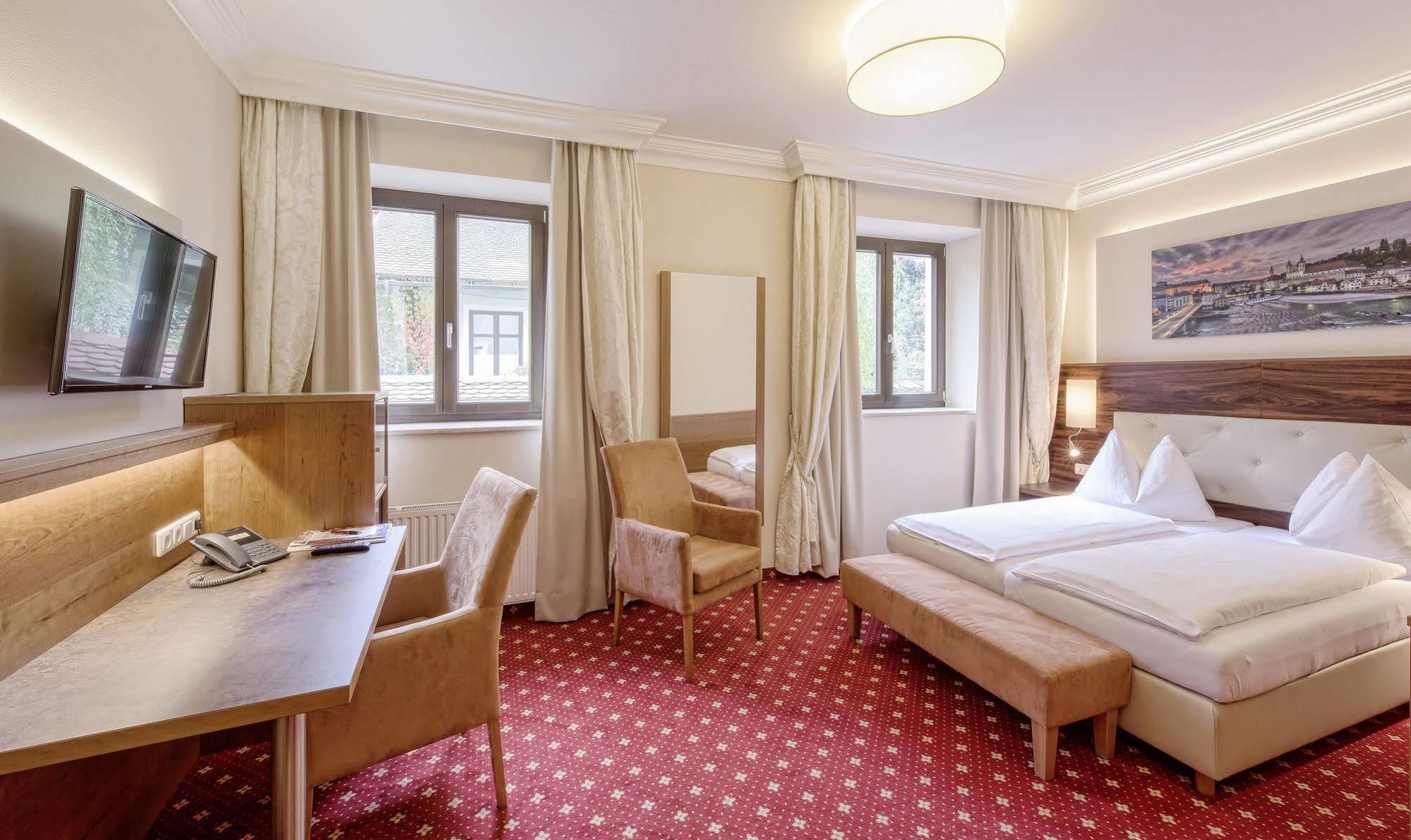 Hotel Mader Штайр Экстерьер фото